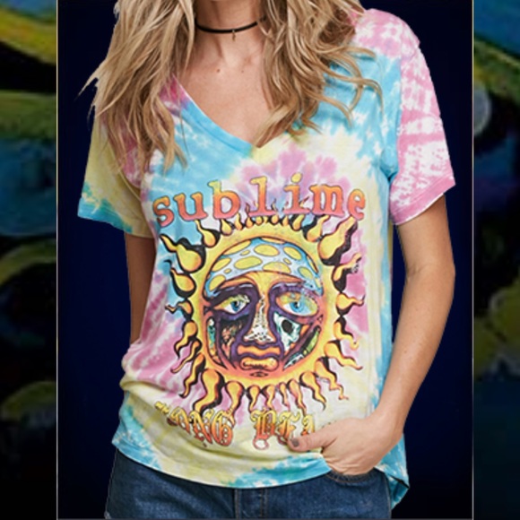 Trunk Ltd Tops - SUBLIME 💜 Short Sleeve V Neck TEE by TRUNK, LTD.